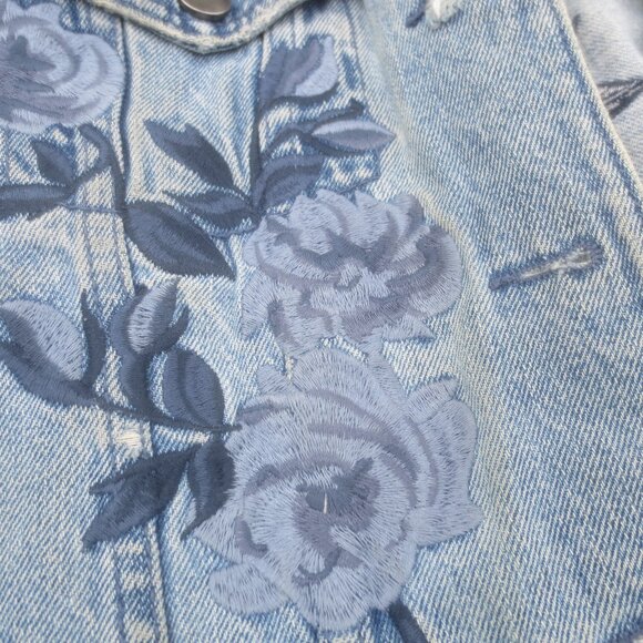 Vintage Deliberate Distressed Ripped Torn Women's Fade Blue Wash Denim Jacket - Picture 2 of 10